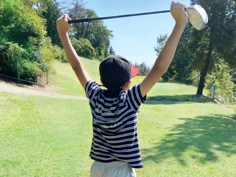 少年ゴルファーのイメージ