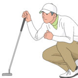 芝目を読む若手ゴルファー