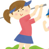 楽しくプレーする女子ゴルファー