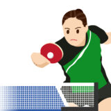 スマッシュを打つ女子卓球選手